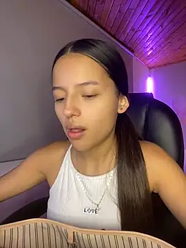 Snapshot of Sofia18_pinkk chatting on May 30, 2026, 12:50 am Sofia18 pinkk online show from May 30, 2026, 12:50 am