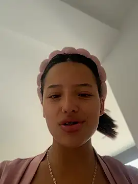 Snapshot of Sofia18_pinkk chatting on May 17, 2026, 8:09 pm Sofia18 pinkk online show from May 17, 2026, 8:09 pm
