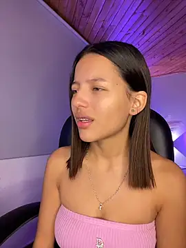 Snapshot of Sofia18_pinkk chatting on May 24, 2026, 12:32 am Sofia18 pinkk online show from May 24, 2026, 12:32 am