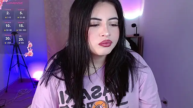 isabella1616 online show from June 7, 2026, 3:56 am