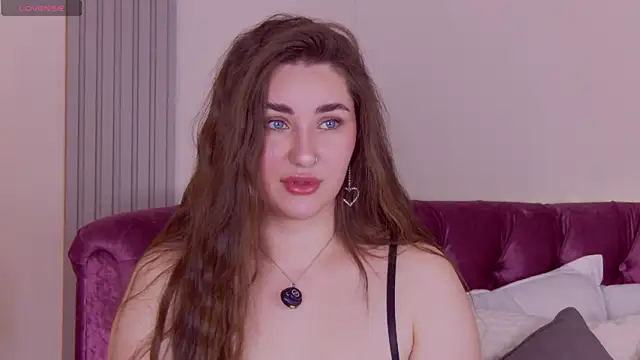 KiraBarlows online show from May 18, 2026, 8:13 pm