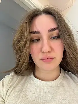 Snapshot of KiraBarlows chatting on February 28, 2026, 8:41 pm KiraBarlows online show from February 28, 2026, 8:41 pm