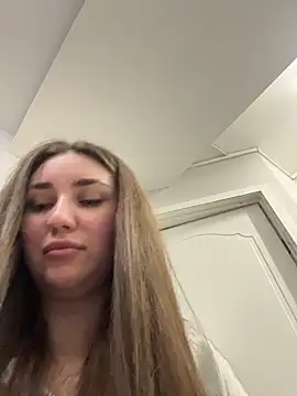 Snapshot of KiraBarlows chatting on March 13, 2026, 7:41 pm KiraBarlows online show from March 13, 2026, 7:41 pm