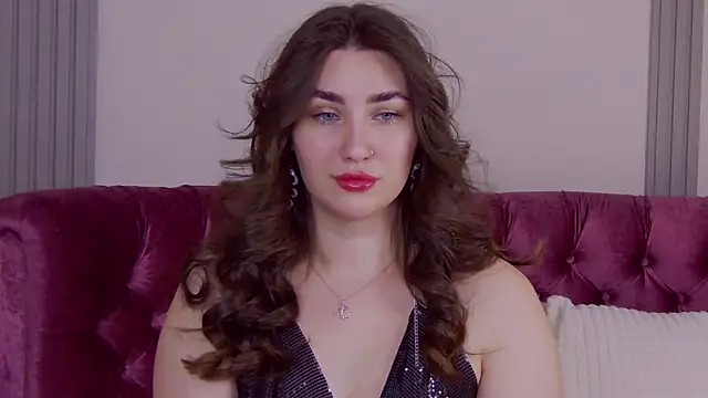 KiraBarlows online show from November 12, 2025, 8:45 pm