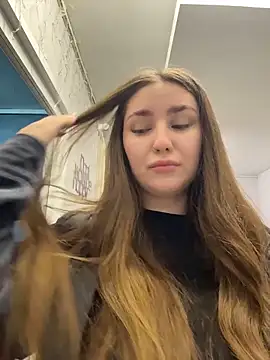 Snapshot of KiraBarlows chatting on April 11, 2026, 7:28 pm KiraBarlows online show from April 11, 2026, 7:28 pm