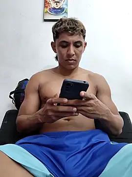 Snapshot of owen2992 chatting on April 3, 2026, 4:19 am owen2992 online show from April 3, 2026, 4:19 am