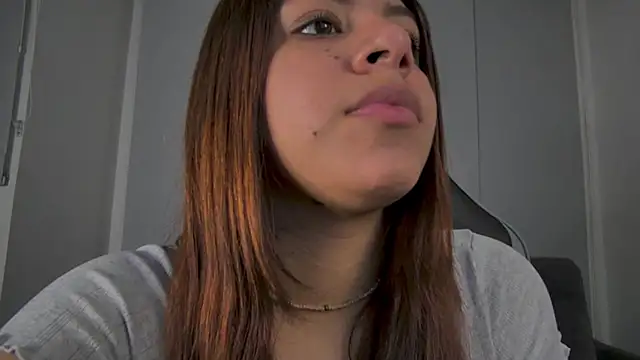 Snapshot of AmandaBrooks_18 chatting on March 20, 2026, 2:01 am AmandaBrooks 18 online show from March 20, 2026, 2:01 am