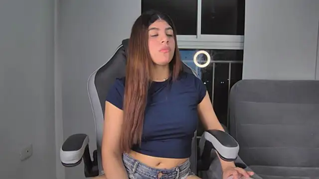 Snapshot of AmandaBrooks_18 chatting on March 13, 2026, 3:00 am AmandaBrooks 18 online show from March 13, 2026, 3:00 am