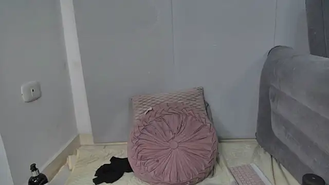 Snapshot of AmandaBrooks_18 chatting on April 9, 2026, 6:19 am AmandaBrooks 18 online show from April 9, 2026, 6:19 am