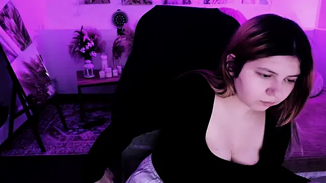 DiaAngell online show from May 8, 2026, 7:50 pm