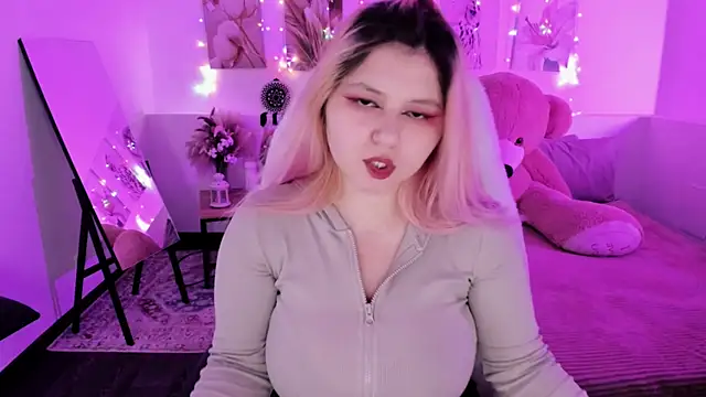 DiaAngell online show from April 7, 2026, 7:48 pm