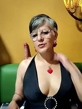 Snapshot of ilonna2025 chatting on April 9, 2026, 10:16 pm ilonna2025 online show from April 9, 2026, 10:16 pm