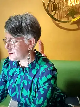 Snapshot of ilonna2025 chatting on April 14, 2026, 10:37 pm ilonna2025 online show from April 14, 2026, 10:37 pm