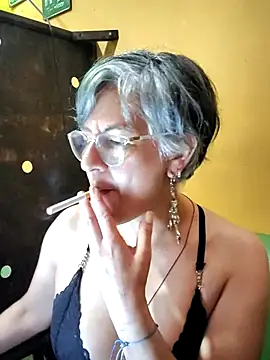 Snapshot of ilonna2025 chatting on June 9, 2026, 10:44 pm ilonna2025 online show from June 9, 2026, 10:44 pm