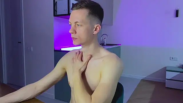 max shy online show from March 19, 2025, 12:23 pm