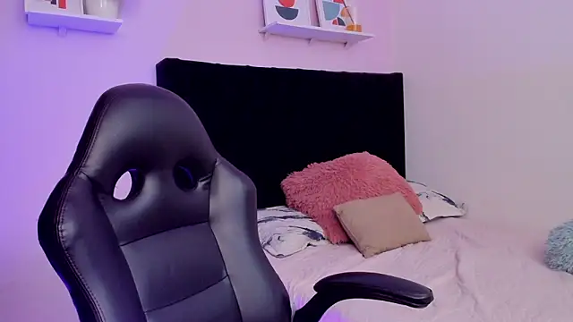 Paulina Lopezz online show from March 23, 2026, 7:58 pm