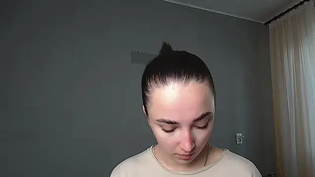 Eva Gloryy online show from May 6, 2026, 7:23 am