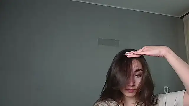 Eva Gloryy online show from May 15, 2026, 10:13 am