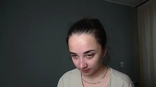 Eva Gloryy online show from May 13, 2026, 10:44 am