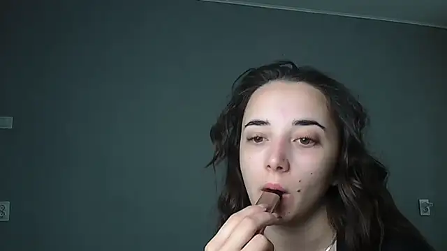 Eva Gloryy online show from May 25, 2026, 10:36 am