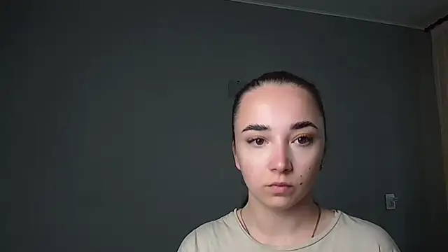 Eva Gloryy online show from May 14, 2026, 6:32 am