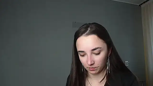 Eva Gloryy online show from May 4, 2026, 4:10 pm
