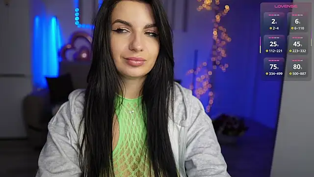 Snapshot of swarowskayaya chatting on December 17, 2025, 1:10 am swarowskayaya online show from December 17, 2025, 1:10 am