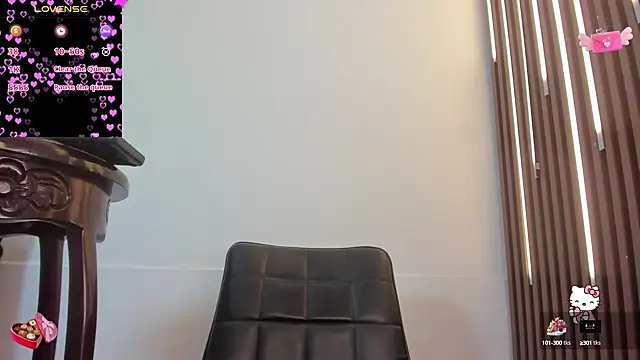 Snapshot of raven_li chatting on February 23, 2025, 8:00 pm raven li online show from February 23, 2025, 8:00 pm