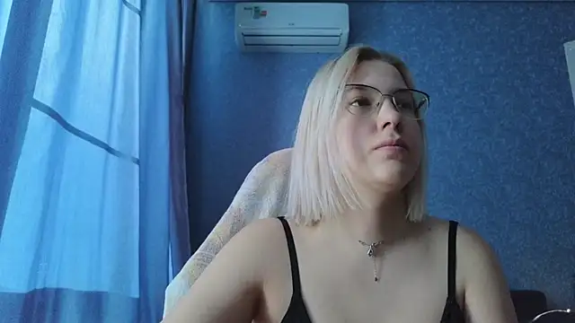 Snapshot of HotBrandyX chatting on October 19, 2025, 3:20 am HotBrandyX online show from October 19, 2025, 3:20 am