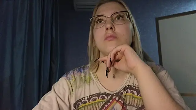 Snapshot of HotBrandyX chatting on November 15, 2025, 2:43 pm HotBrandyX online show from November 15, 2025, 2:43 pm