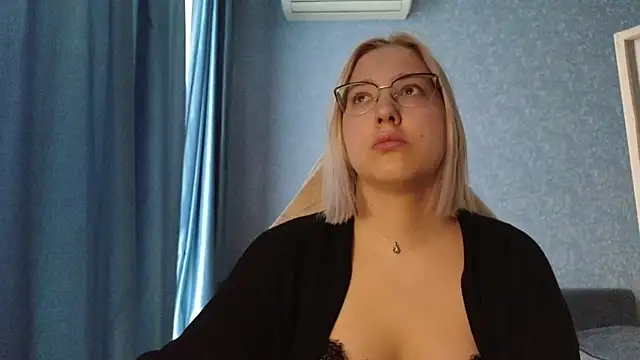 Snapshot of HotBrandyX chatting on October 20, 2025, 6:04 am HotBrandyX online show from October 20, 2025, 6:04 am