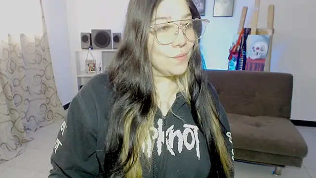 sharonnleon online show from November 7, 2025, 4:55 pm