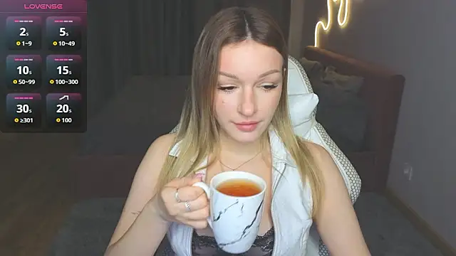 Snapshot of MargaretSweet1 chatting on March 29, 2026, 12:01 am MargaretSweet1 online show from March 29, 2026, 12:01 am