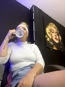 viktoria davis  online show from October 22, 2025, 12:32 am