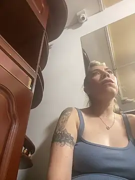 viktoria davis  online show from March 16, 2026, 11:40 pm