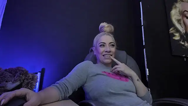 viktoria davis  online show from October 9, 2025, 12:11 am