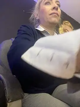 viktoria davis  online show from October 24, 2025, 12:31 am