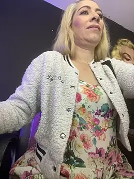 viktoria davis  online show from October 25, 2025, 11:05 pm