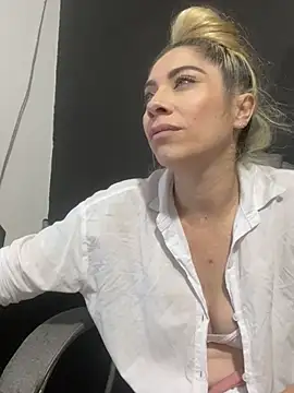 viktoria davis  online show from March 15, 2025, 1:19 am