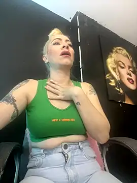 viktoria davis  online show from October 3, 2025, 10:11 pm