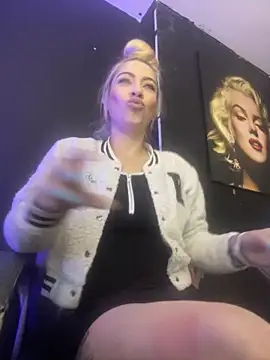 viktoria davis  online show from October 29, 2025, 12:31 am