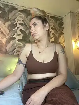 viktoria davis  online show from April 8, 2026, 11:17 pm