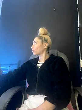 viktoria davis  online show from November 27, 2025, 11:16 pm