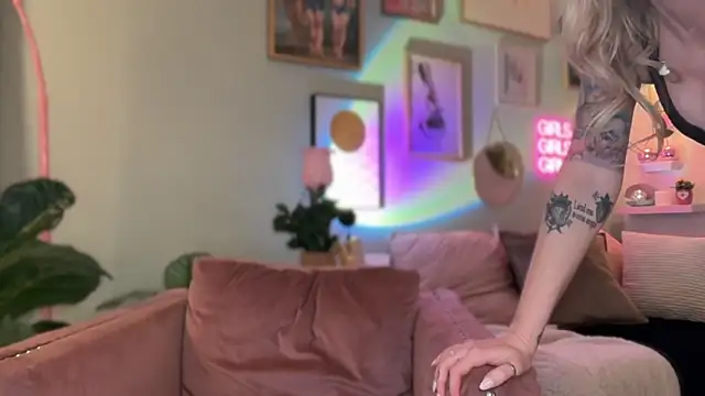 Snapshot of Officiallyonlytams chatting on February 15, 2026, 12:22 am Officiallyonlytams online show from February 15, 2026, 12:22 am