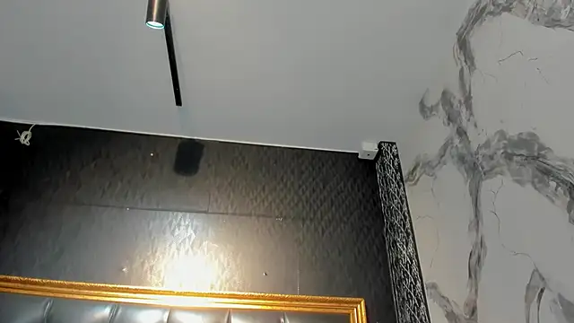 DalayMoore online show from November 2, 2025, 8:03 pm