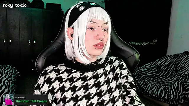 roxy toxic online show from November 19, 2025, 2:00 am