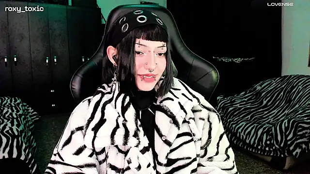 roxy toxic online show from November 13, 2025, 12:47 am