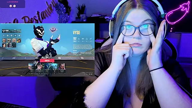 EveBaker04 online show from October 21, 2025, 3:44 pm