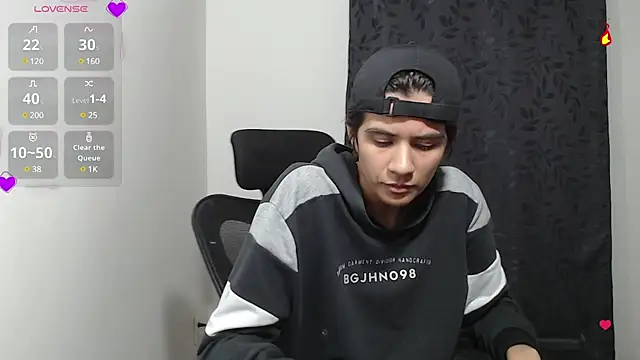 Snapshot of Dha_lia0 chatting on March 21, 2025, 9:56 am Dha lia0 online show from March 21, 2025, 9:56 am