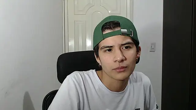 Snapshot of Dha_lia0 chatting on January 24, 2025, 3:22 am Dha lia0 online show from January 24, 2025, 3:22 am